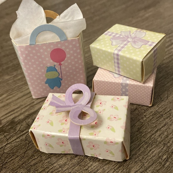 Happy Family Baby Shower Set - Picture 5 of 8